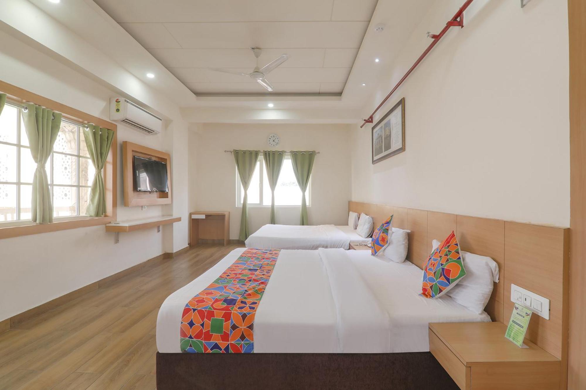 לקנאו Fabhotel Raghubar Kripa מראה חיצוני תמונה